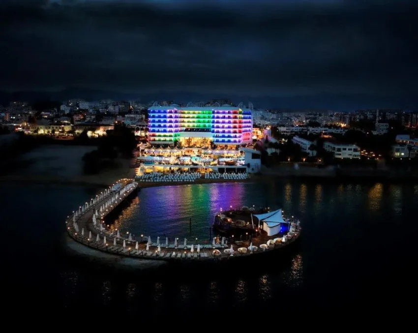 Azura Deluxe Resort & Spa Hotel 5*-5