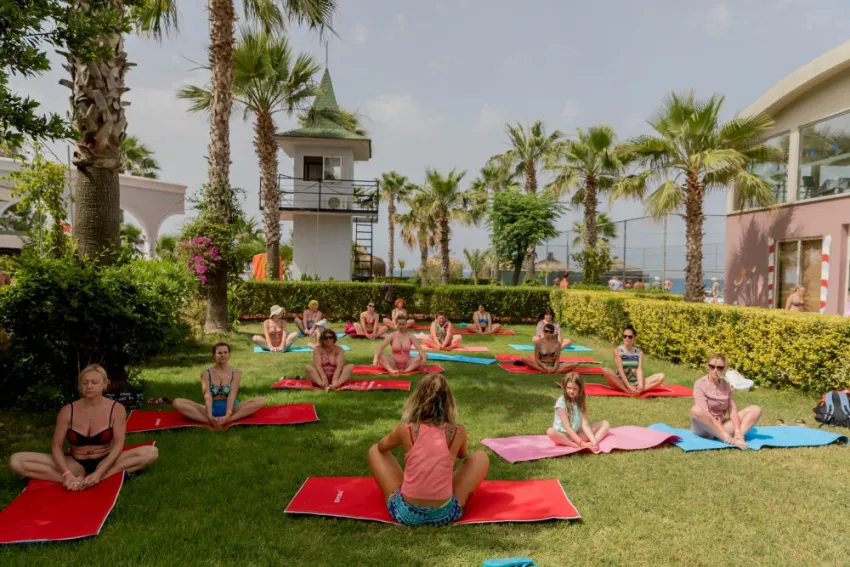 HOLIDAY GARDEN RESORT   5*-11