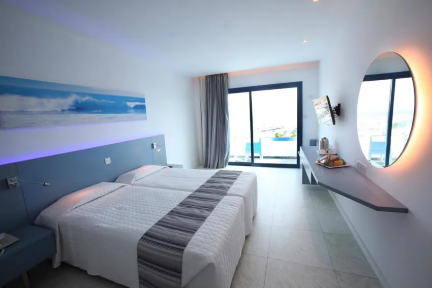 Anonymous Beach 3*-26