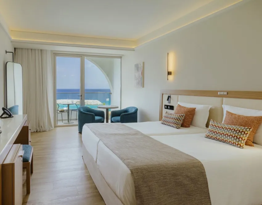 The Golden Coast Beach Hotel 4*-7