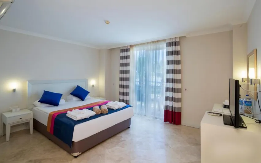 CRYSTAL BOUTIQUE COMFORT COLLECTION (ADULTS ONLY 16+)  5*-6