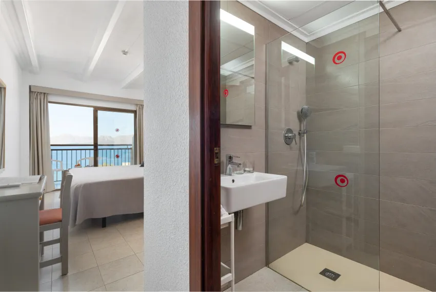 More Hotel 3*-8