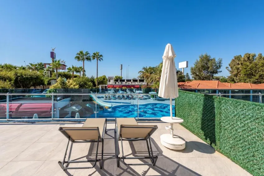WHITE CITY BEACH (ADULTS ONLY 16+)  4*-14