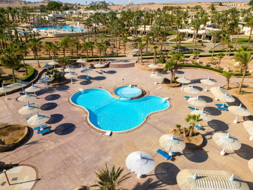 CORAL BEACH BY SUNRISE  4*-14
