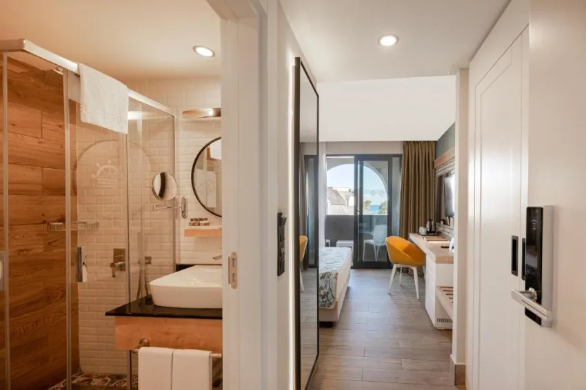 SAILORS BEACH CLUB  5*-3