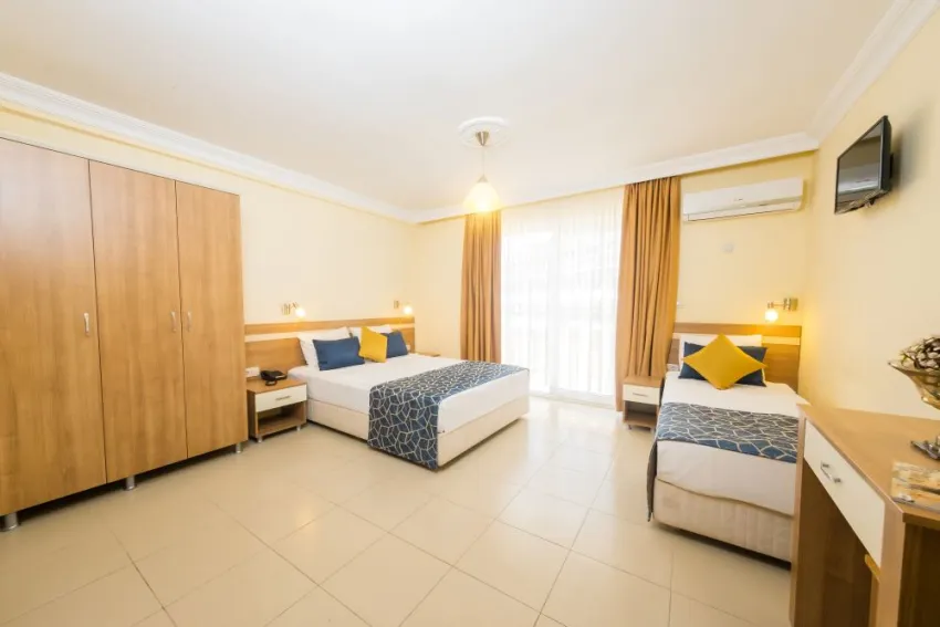 CATS GARDEN HOTEL  3*-7