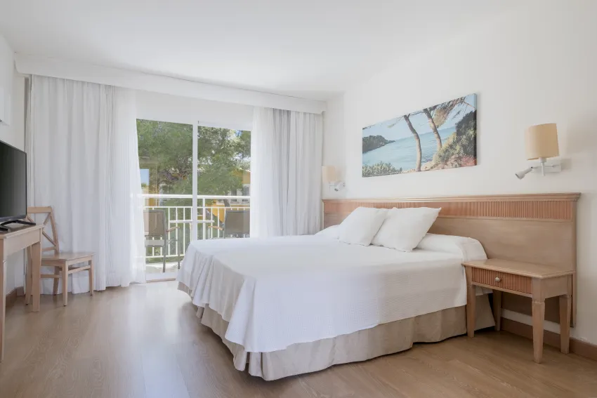 Iberostar Waves Club Cala Barca 4*-68